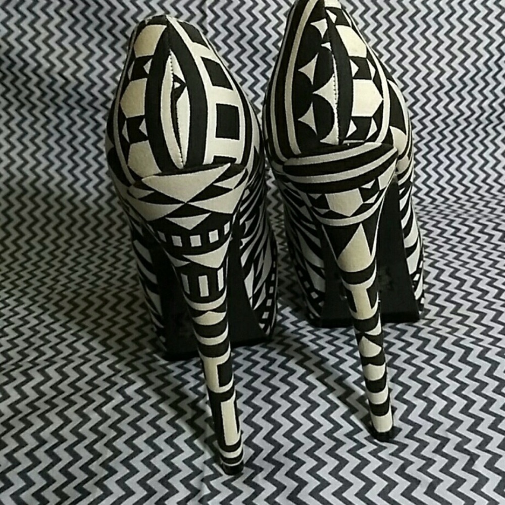 Size 8 - Picture 4 of 4